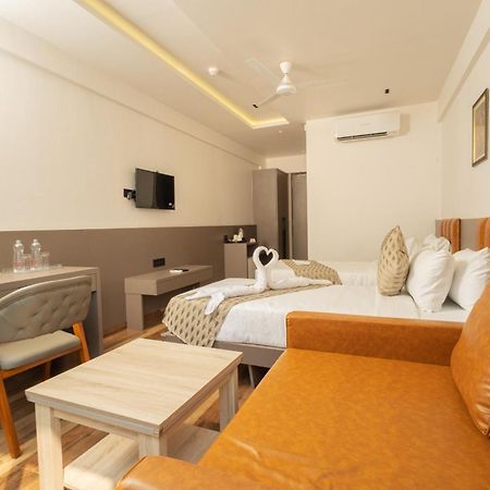 Krown Palace Resort Silvassa Bagian luar foto