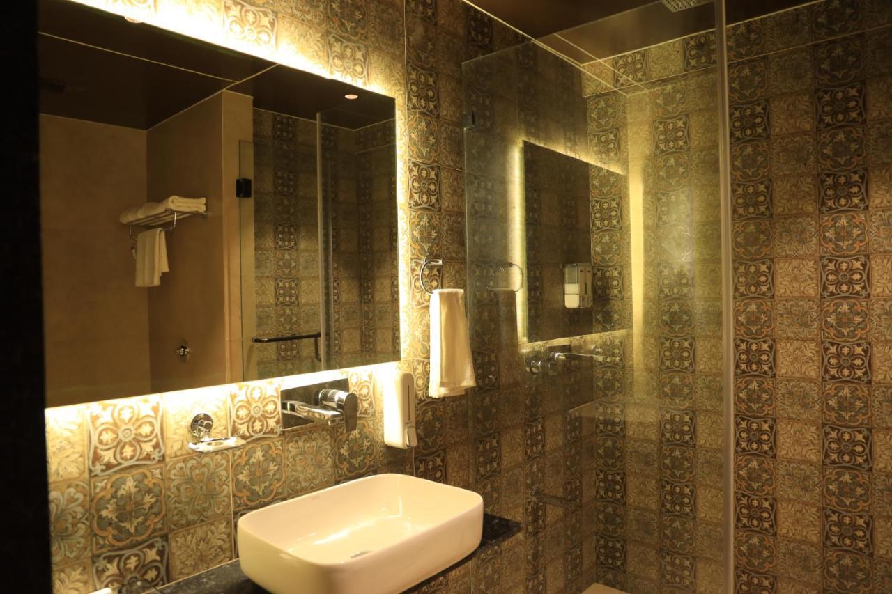 Krown Palace Resort Silvassa Bagian luar foto