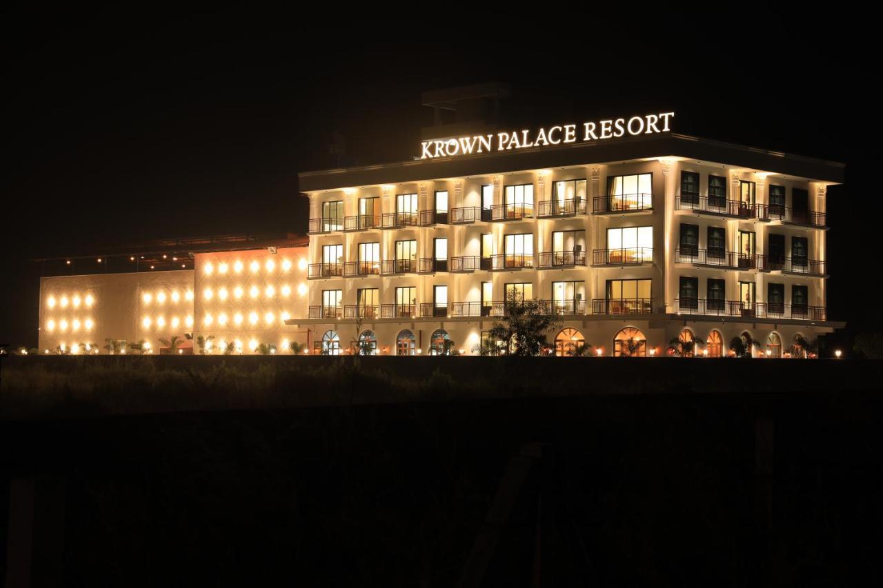 Krown Palace Resort Silvassa Bagian luar foto