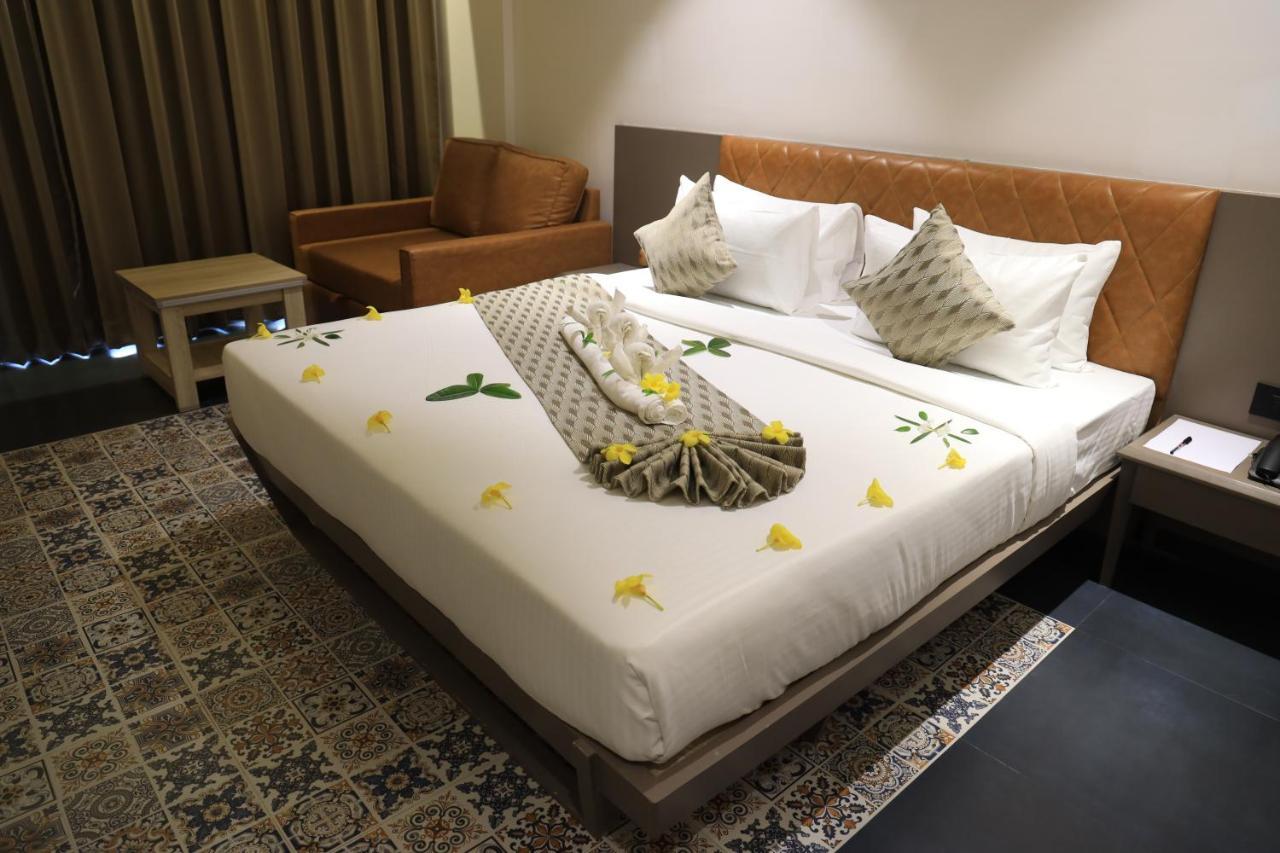 Krown Palace Resort Silvassa Bagian luar foto