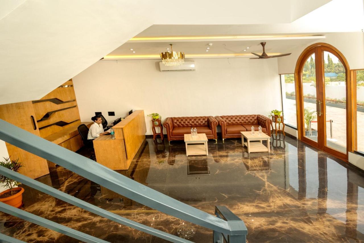 Krown Palace Resort Silvassa Bagian luar foto
