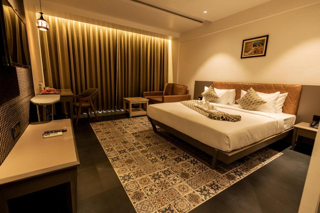 Krown Palace Resort Silvassa Bagian luar foto