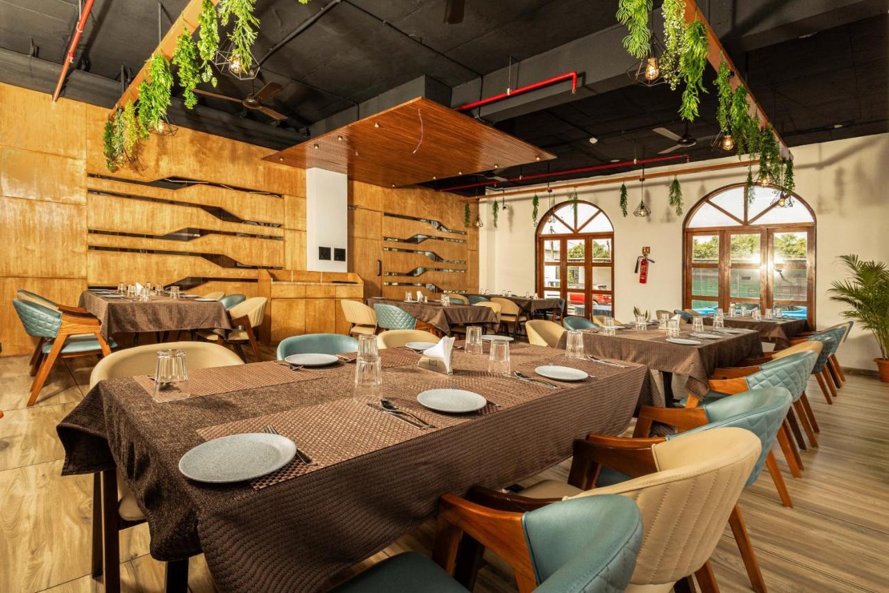 Krown Palace Resort Silvassa Bagian luar foto