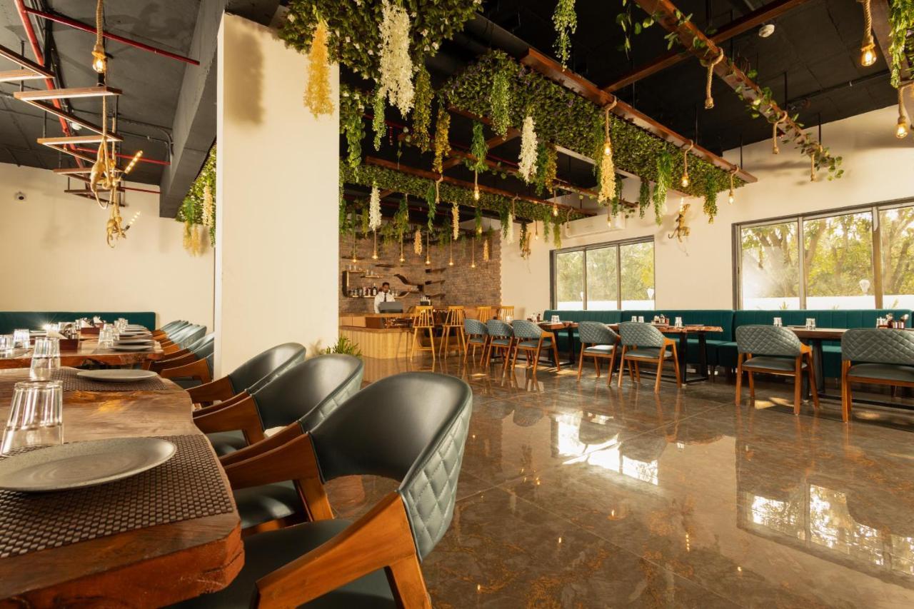 Krown Palace Resort Silvassa Bagian luar foto