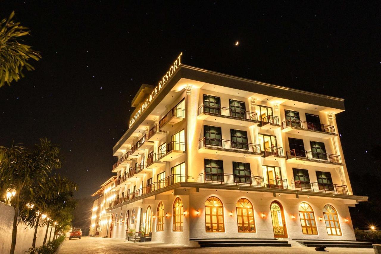 Krown Palace Resort Silvassa Bagian luar foto