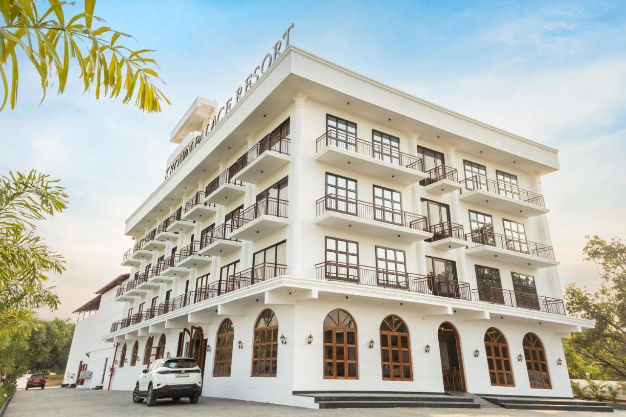 Krown Palace Resort Silvassa Bagian luar foto