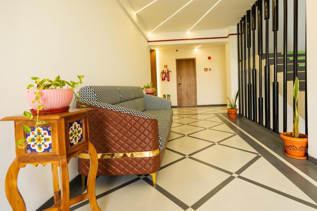 Krown Palace Resort Silvassa Bagian luar foto