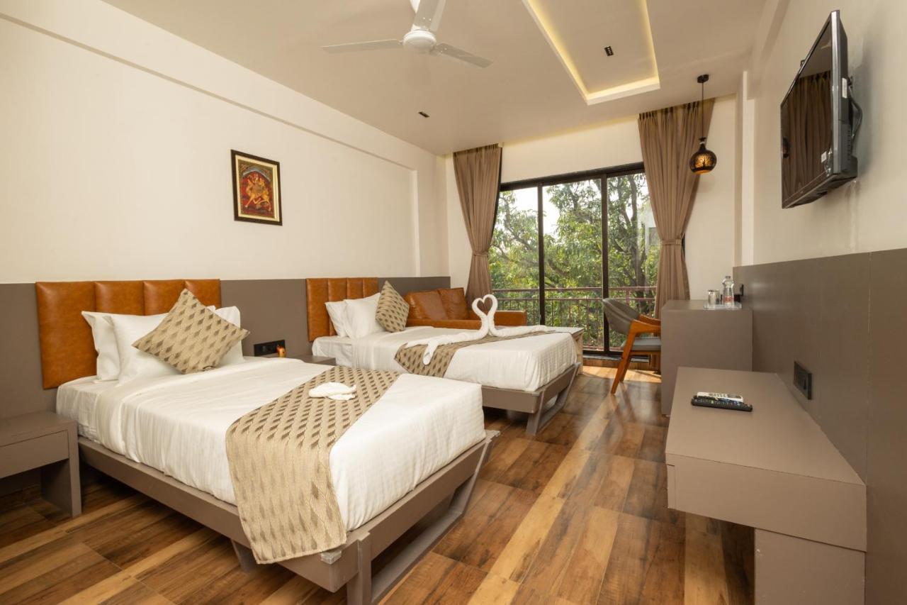 Krown Palace Resort Silvassa Bagian luar foto
