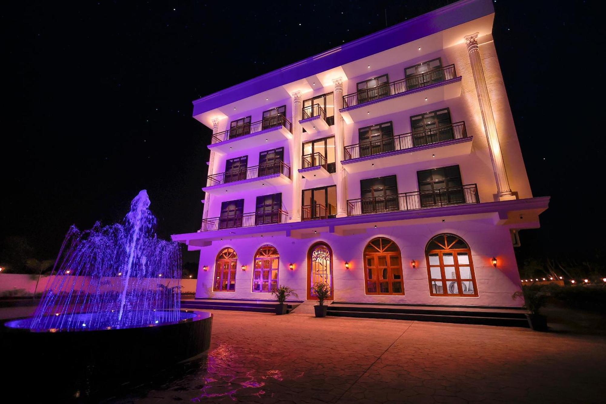 Krown Palace Resort Silvassa Bagian luar foto