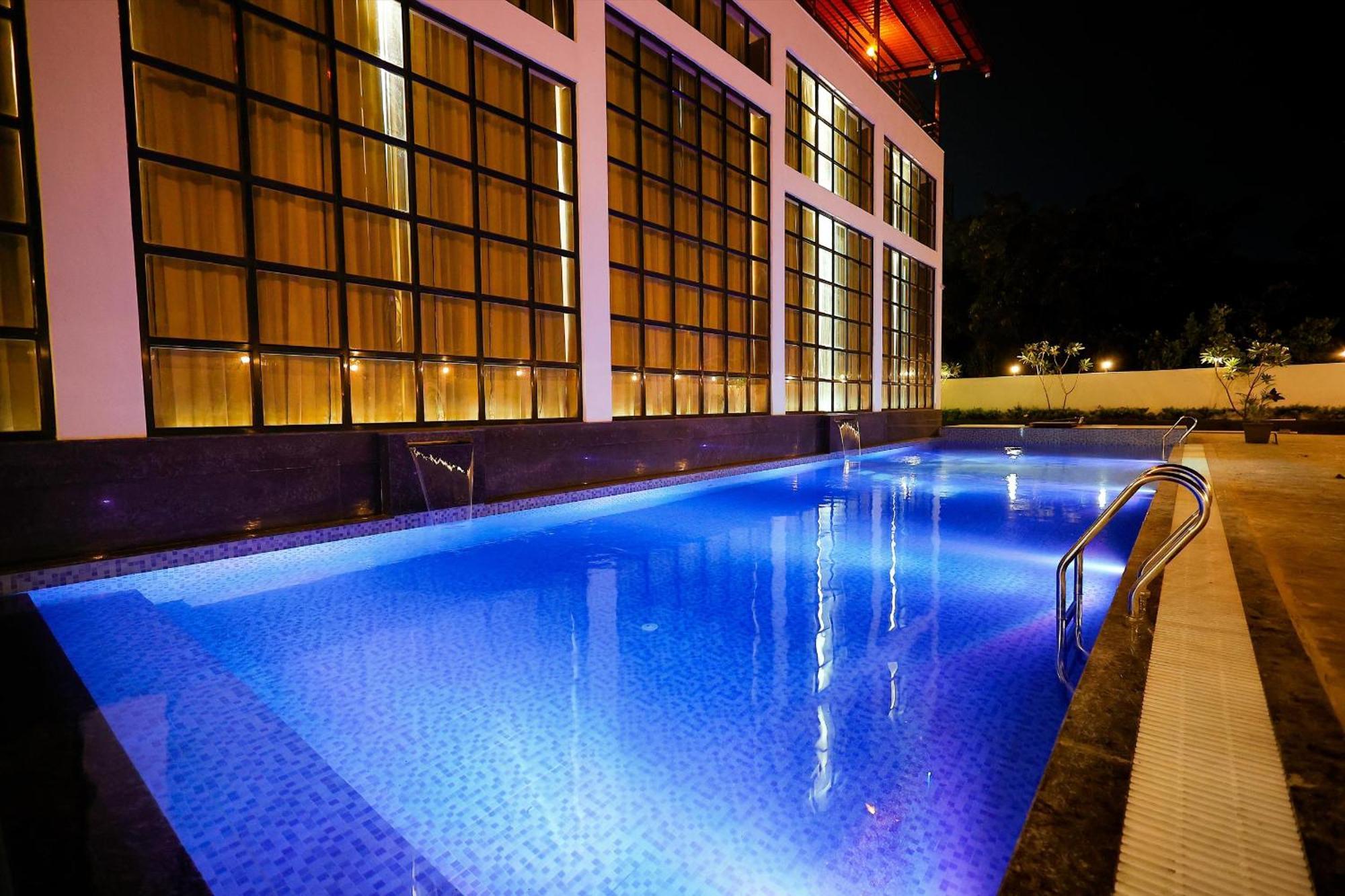 Krown Palace Resort Silvassa Bagian luar foto