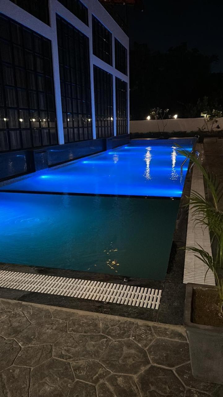 Krown Palace Resort Silvassa Bagian luar foto