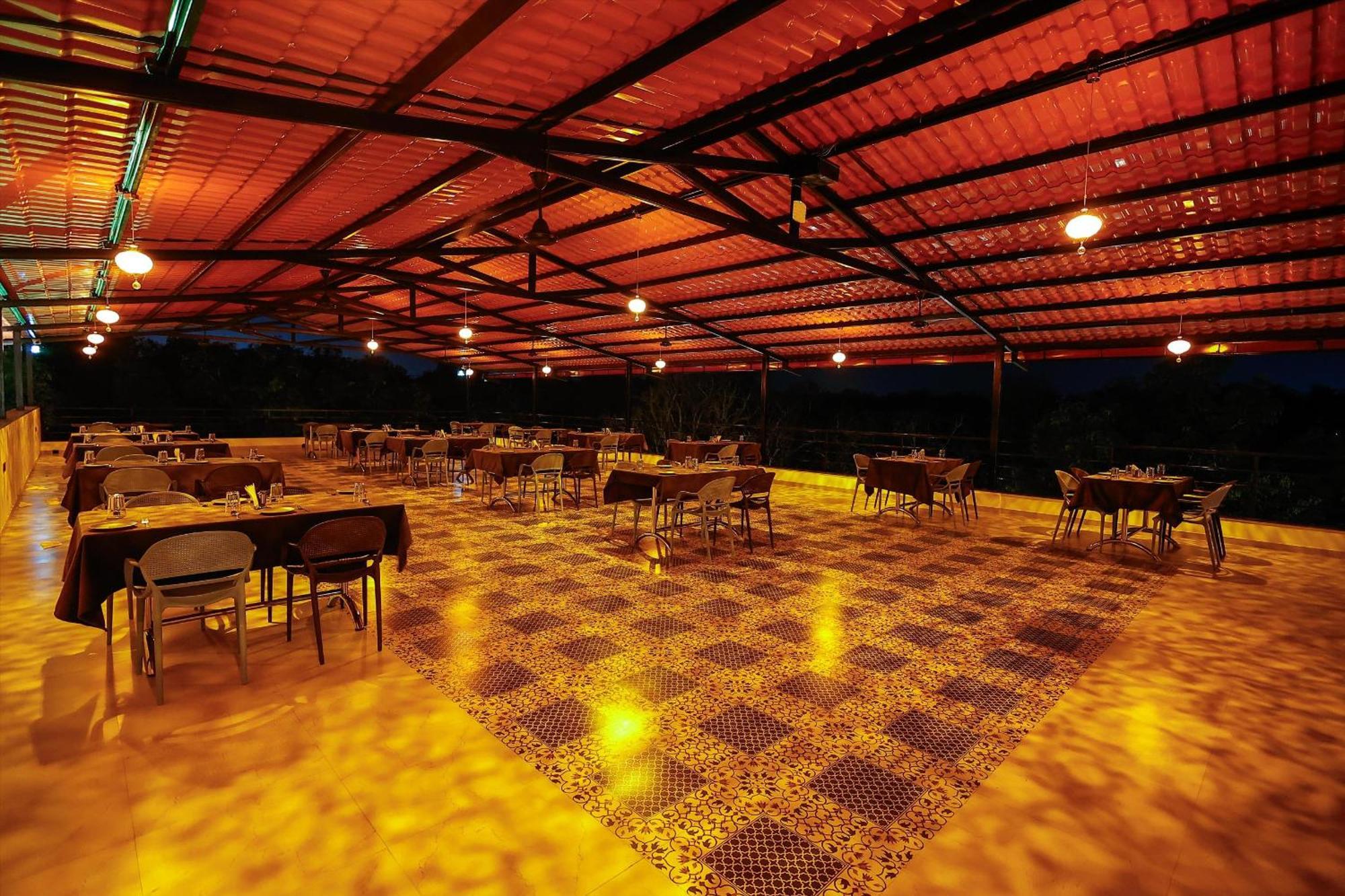 Krown Palace Resort Silvassa Bagian luar foto
