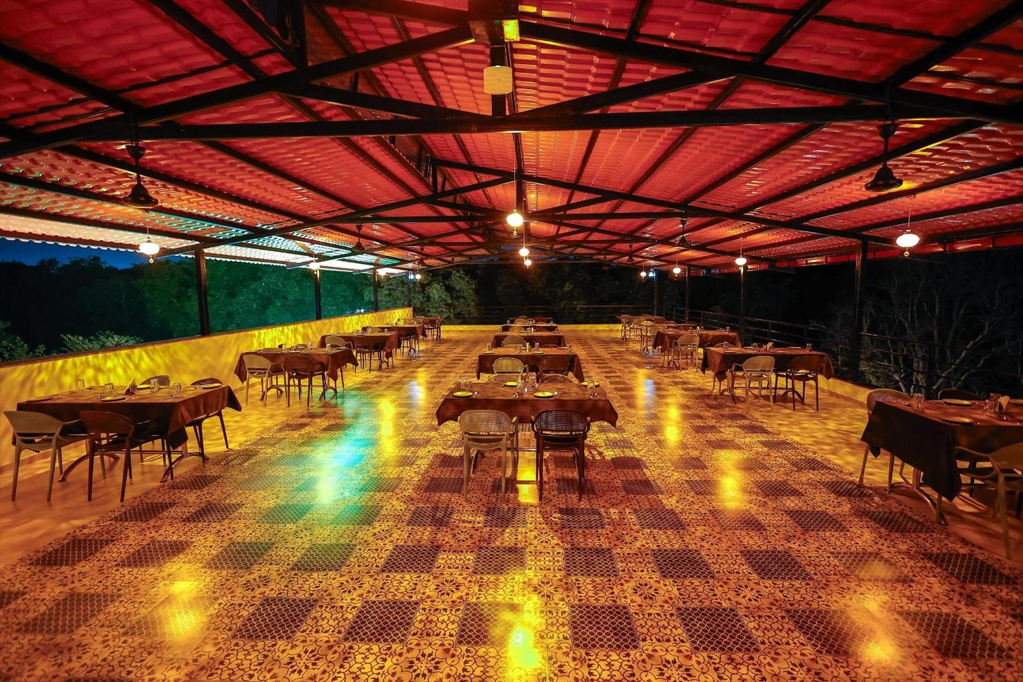 Krown Palace Resort Silvassa Bagian luar foto