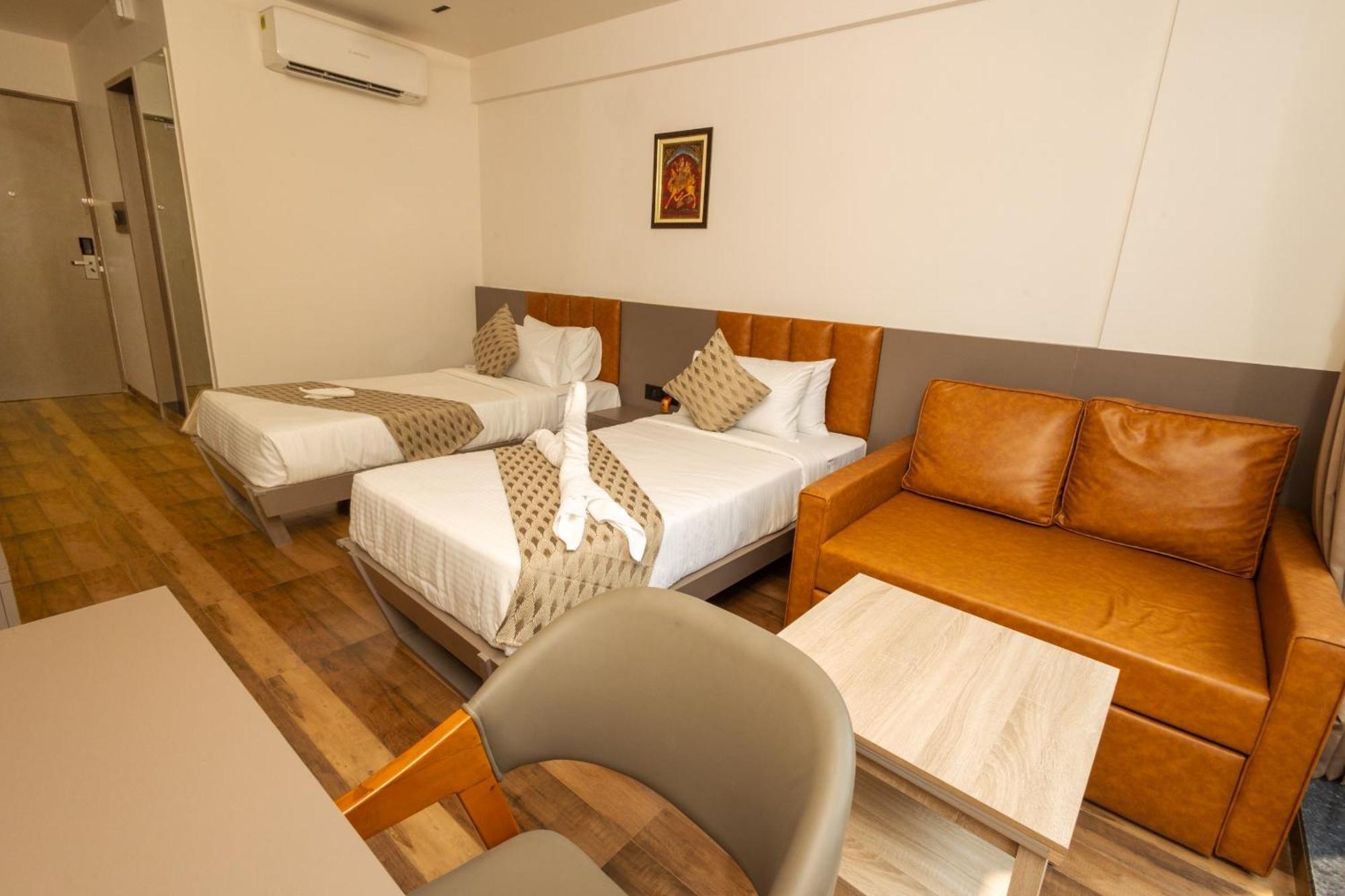 Krown Palace Resort Silvassa Bagian luar foto